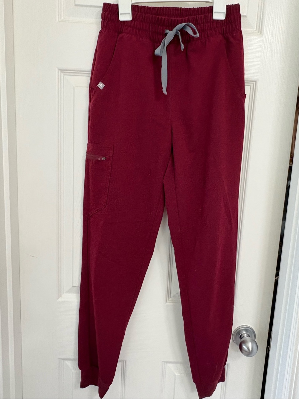 Figs Zamora high waisted jogger scrubs burgundy XS regular excellent condition